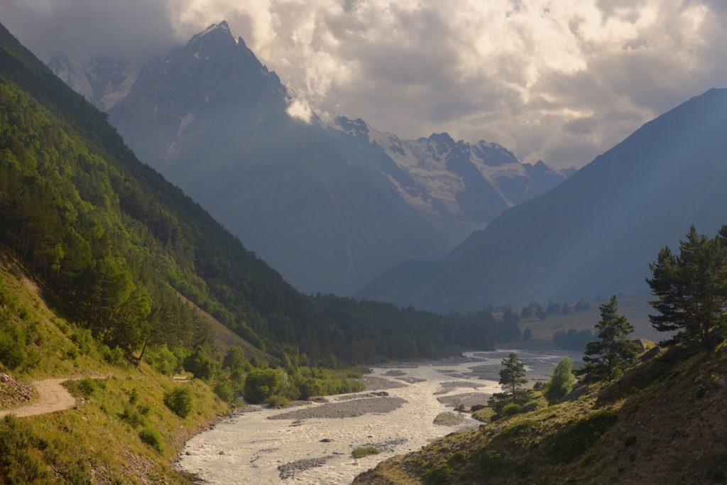 Горная река Кавказ